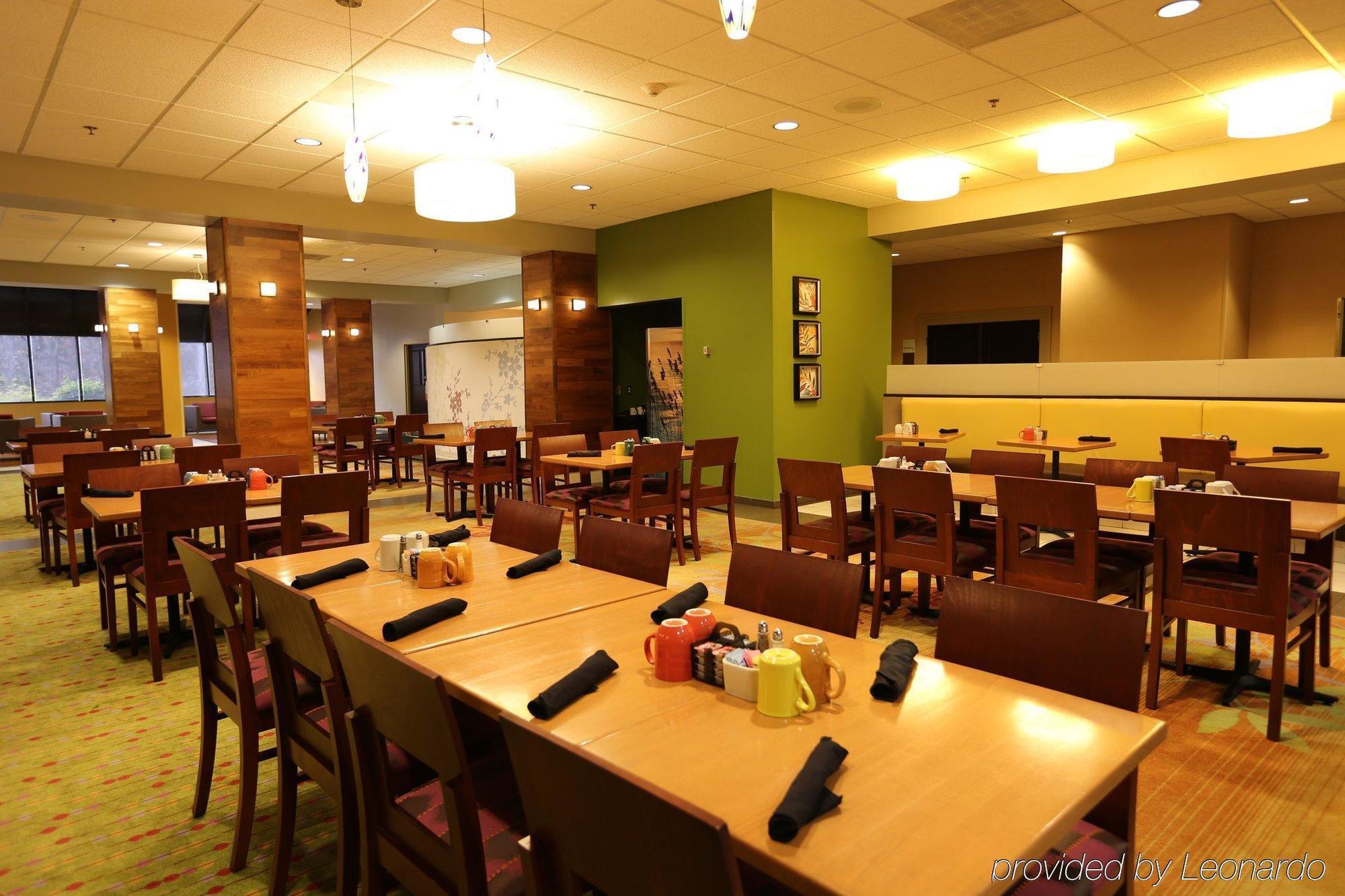 亚特兰大-佩米特/邓伍迪假日酒店 外观 照片